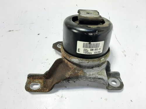 Volvo v60 right side - side, engine